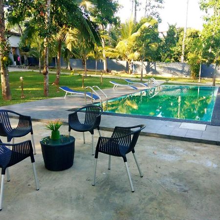 Temple Pond Villa Colombo ピリヤンダラ エクステリア 写真